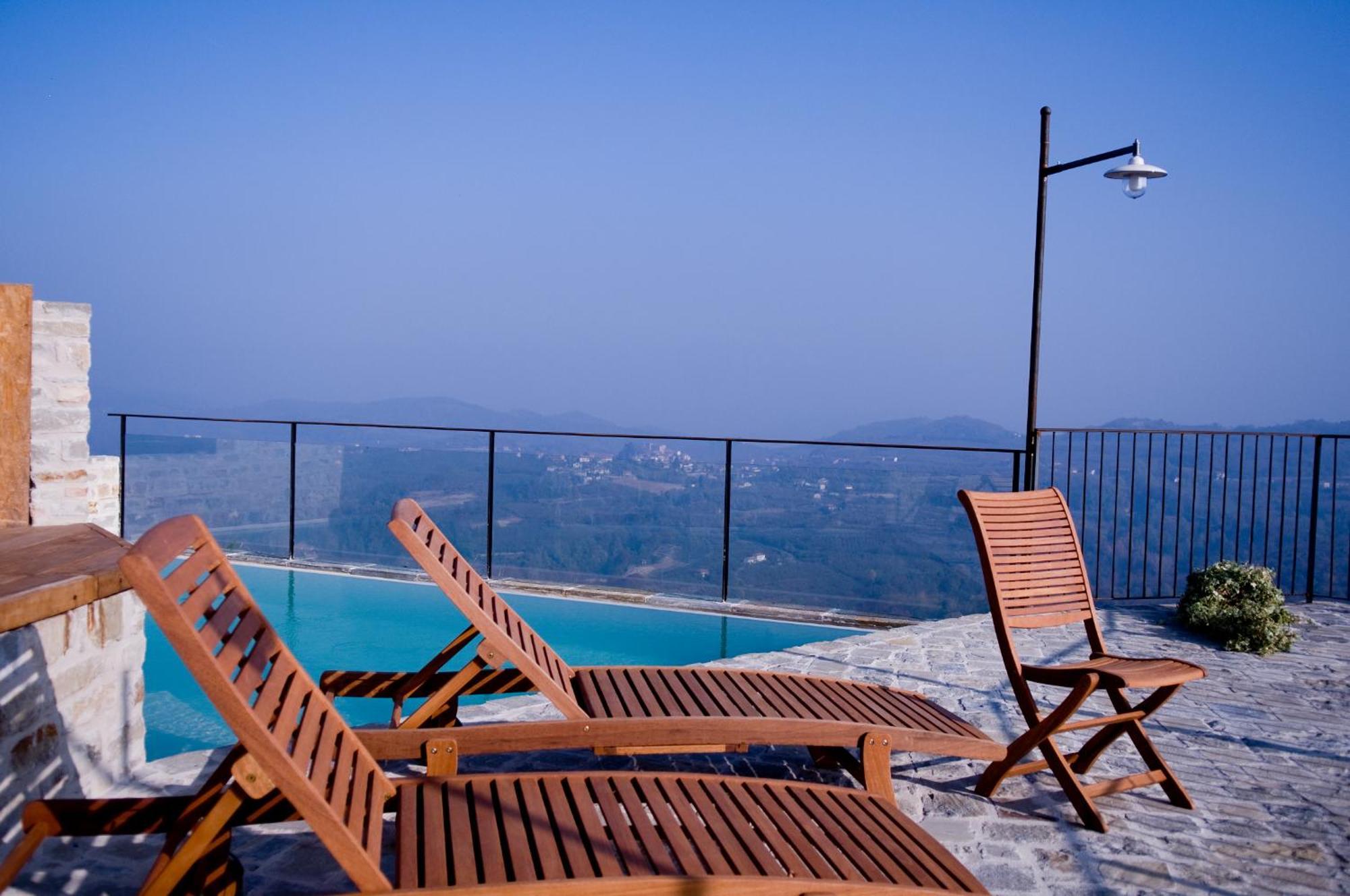 Dimora Storico Romantica Il Sole E La Luna 세레토 랑게 외부 사진